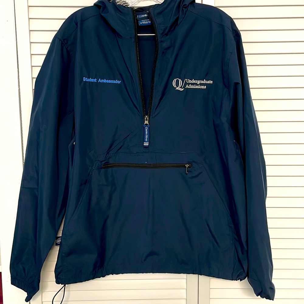 Quinnipiac University windbreaker Small - like New
